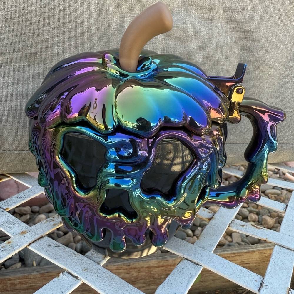 Disney Parks Evil Queen poison apple Stein